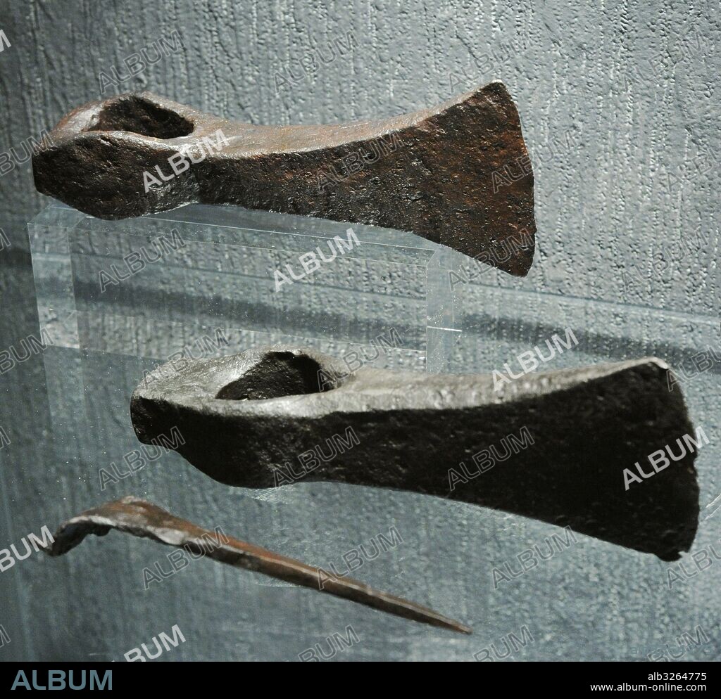 Axe for splitting wood. Ulverud, Gran k., Oppland. Viking age. Norway. Axe. Unknown. 9th century. Moulding scraper. Grotheim, Lom K., Oppland. 10th century. Norway. Historical Museum. Oslo. Norway.