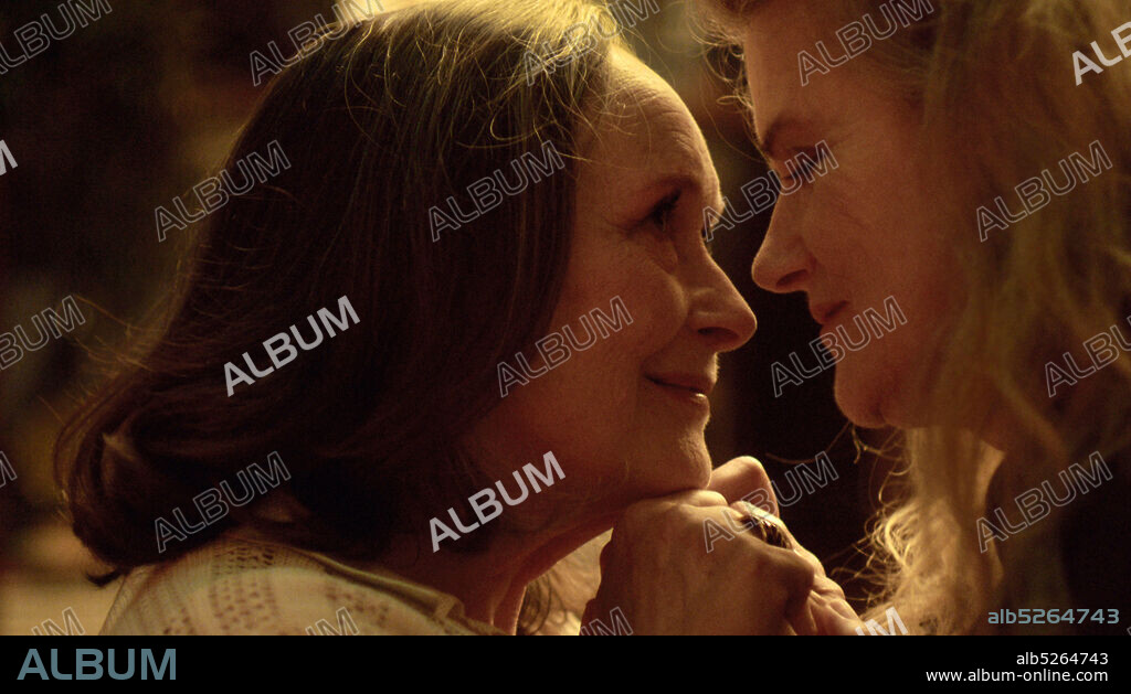 BARBARA SUKOWA y MARTINE CHEVALLIER en ENTRE NOSOTRAS, 2019 (DEUX), dirigida por FILIPPO MENEGHETTI. Copyright Paprika Films.