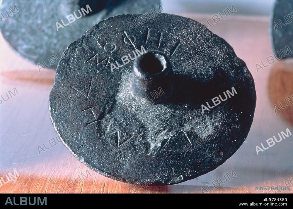 History / Antiquity /  Law. - Bronze disc, used by judges for taking a vote on a judgement. The hollow handle signifies a guilty verdict. Inscribed:. "Official voting disc". Greek, 4th century BC. Found: under the justice building on the agora in Athens. Athens, Agora Museum.