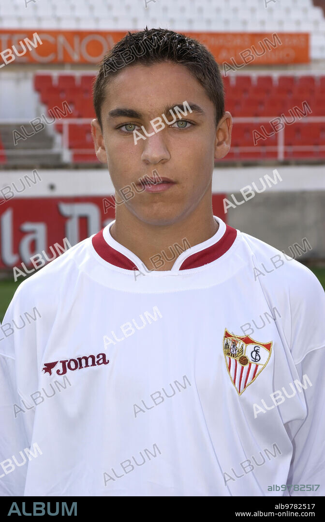 Sevilla, 25/08/2003. Foto oficial de Jesús Navas con el Sevilla Cf. Foto: Díaz Japón Archsev.