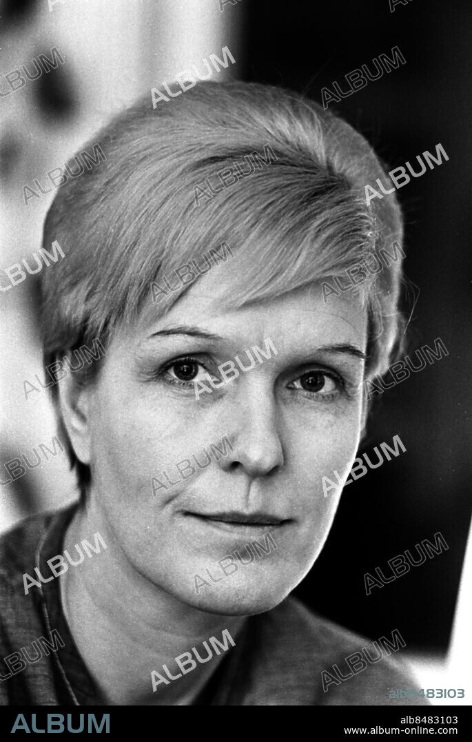 1968-01-02. Eva Dahlbeck, skådespelerska och författare.. Foto: Bo-Aje Mellin / RiR / SVT / Kod: 5600. Reportage publ. i RiR 4/68 inför ett radioprogram.. RiR 18842 sv/v.