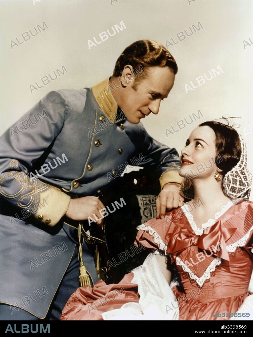 LESLIE HOWARD and OLIVIA DE HAVILLAND in GONE WITH THE WIND, 1939, directed by GEORGE CUKOR and VICTOR FLEMING. Copyright M.G.M.