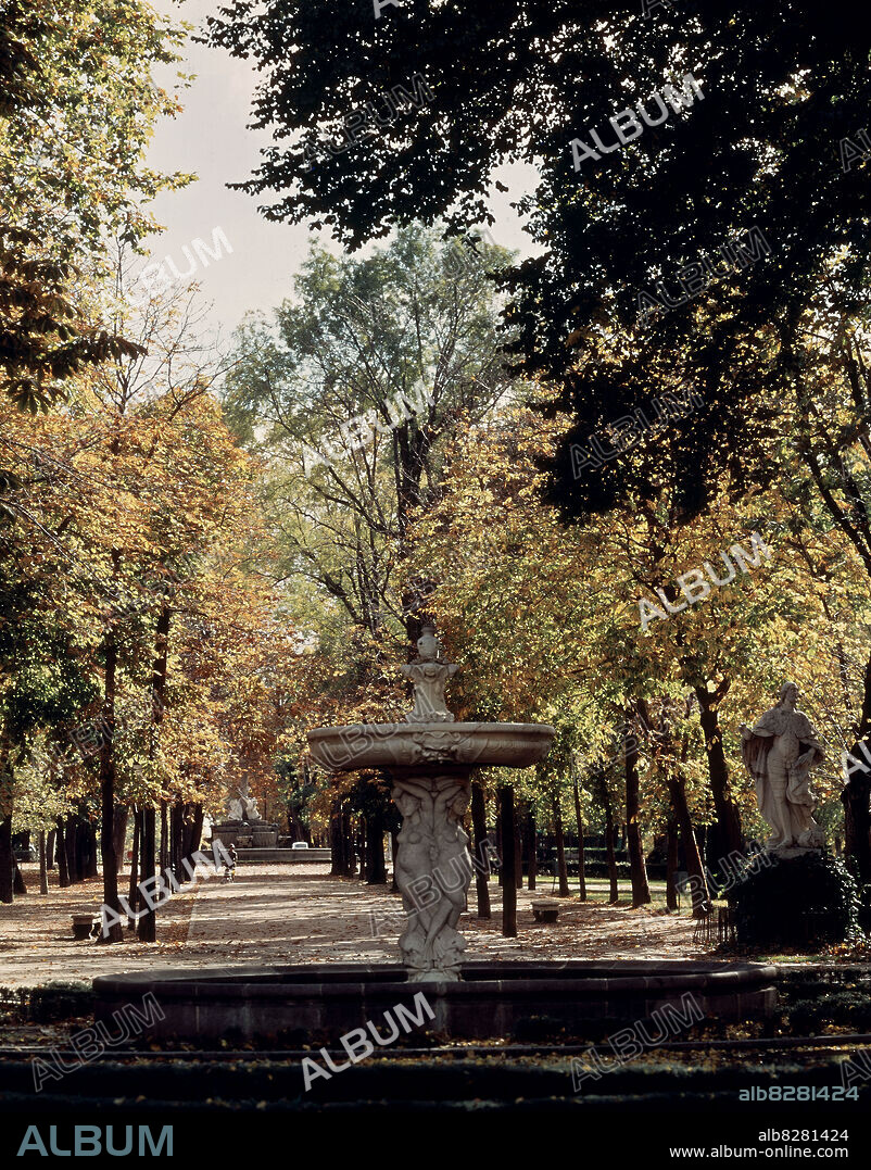 FUENTE DE LA PUERTA DE HERNANI - (FUENTE DE LAS TRES GRACIAS).