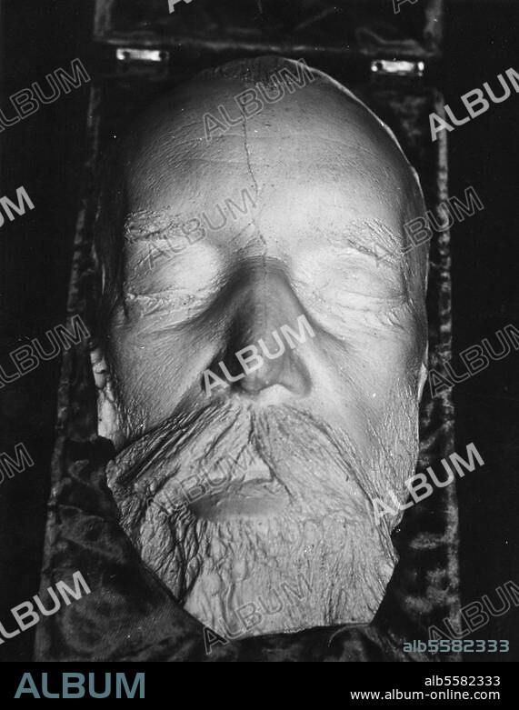 Brahms, Johannes Komponist Hamburg 7.5.1833 - Wien 3.4.1897. Totenmaske en face. Foto.