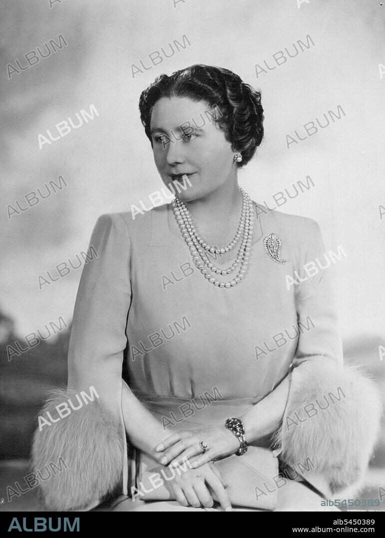 Queen Elizabeth - Portrait 1947. June 05, 1951. (Photo by Dorothy Wilding).