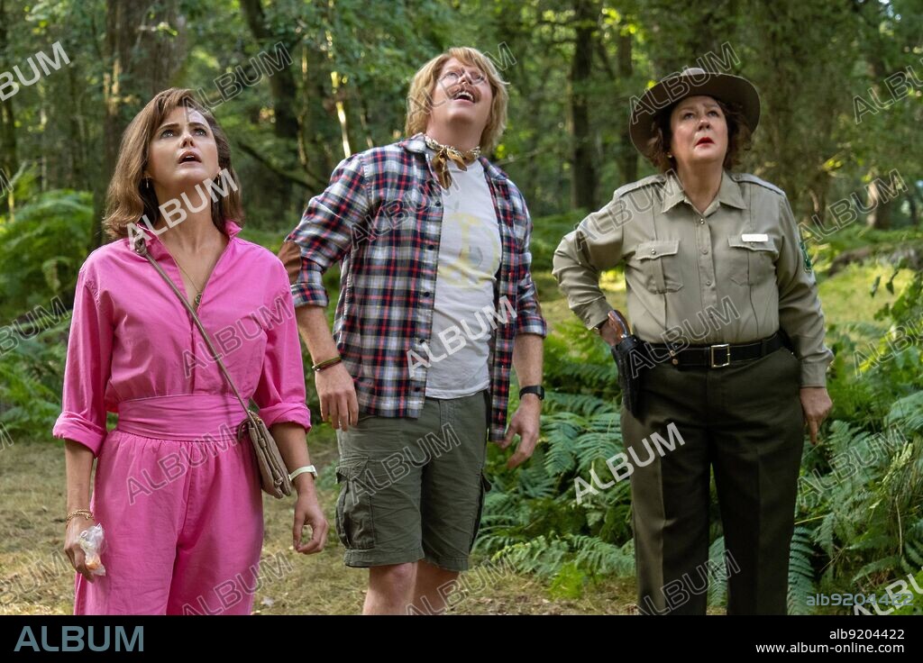JESSE TYLER FERGUSON, KERI RUSSELL and MARGO MARTINDALE in COCAINE BEAR, 2023, directed by ELIZABETH BANKS. Copyright Brownstone Productions / Universal Pictures.