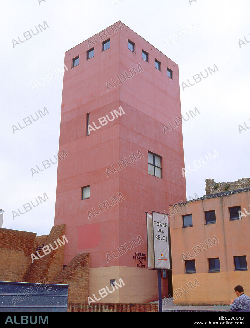 TORRE DEL RELOJ SEDE DEL ARCHIVO MUNICIPAL - REEDIFICADA SOBRE UNA ANTIGUA TORRE DEL S XVI.
