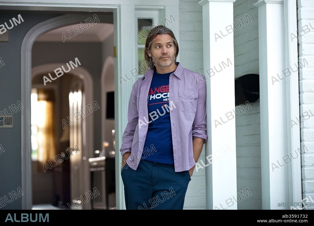 TIMOTHY OLYPHANT en AHI OS QUEDAIS, 2014 (THIS IS WHERE I LEAVE YOU), dirigida por SHAWN LEVY. Copyright WARNER BROS.