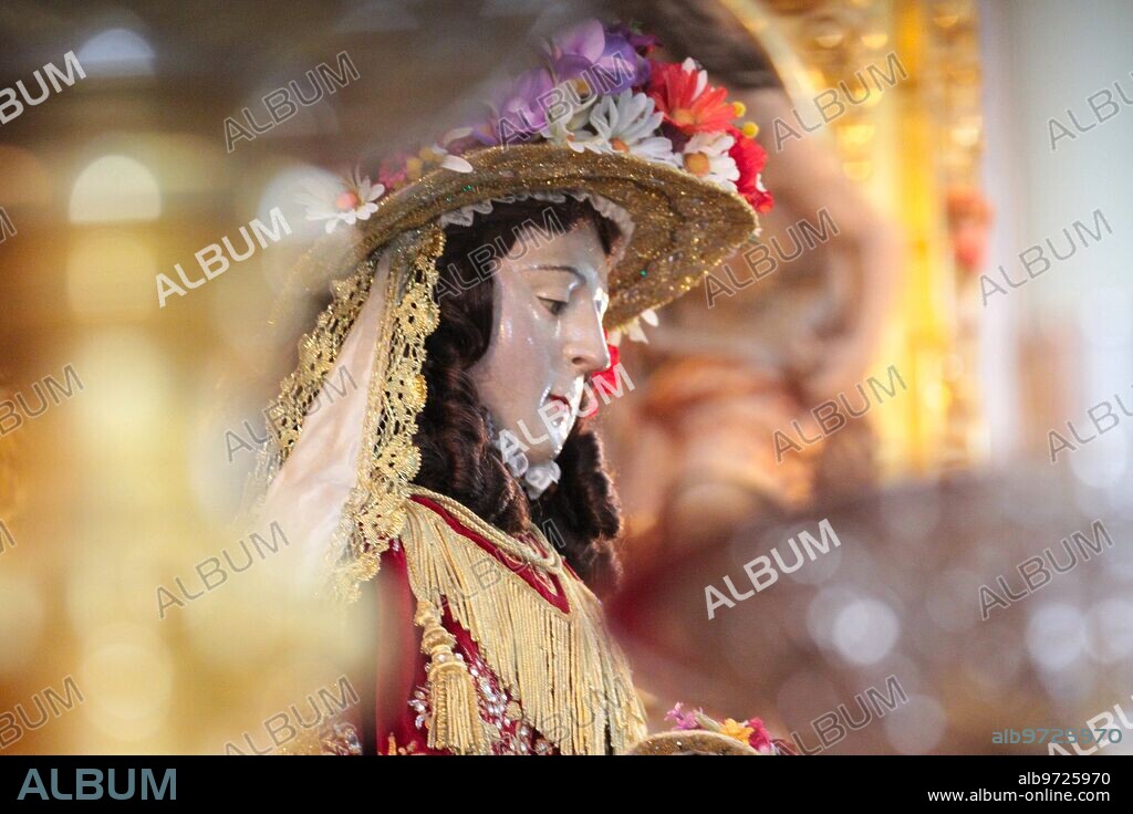 12 agosto 2012. Virgen del Rocío vestida de pastora.