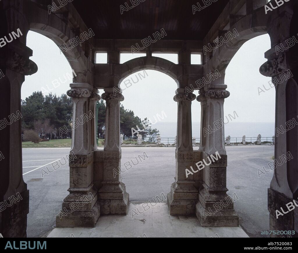 JAVIER GONZALEZ DE RIANCHO / GONZALO BRINGAS VEGA. PALACIO DE LA MAGDALENA - FACHADA POSTERIOR -ENTRADA VISTA DESDE INTERIOR.