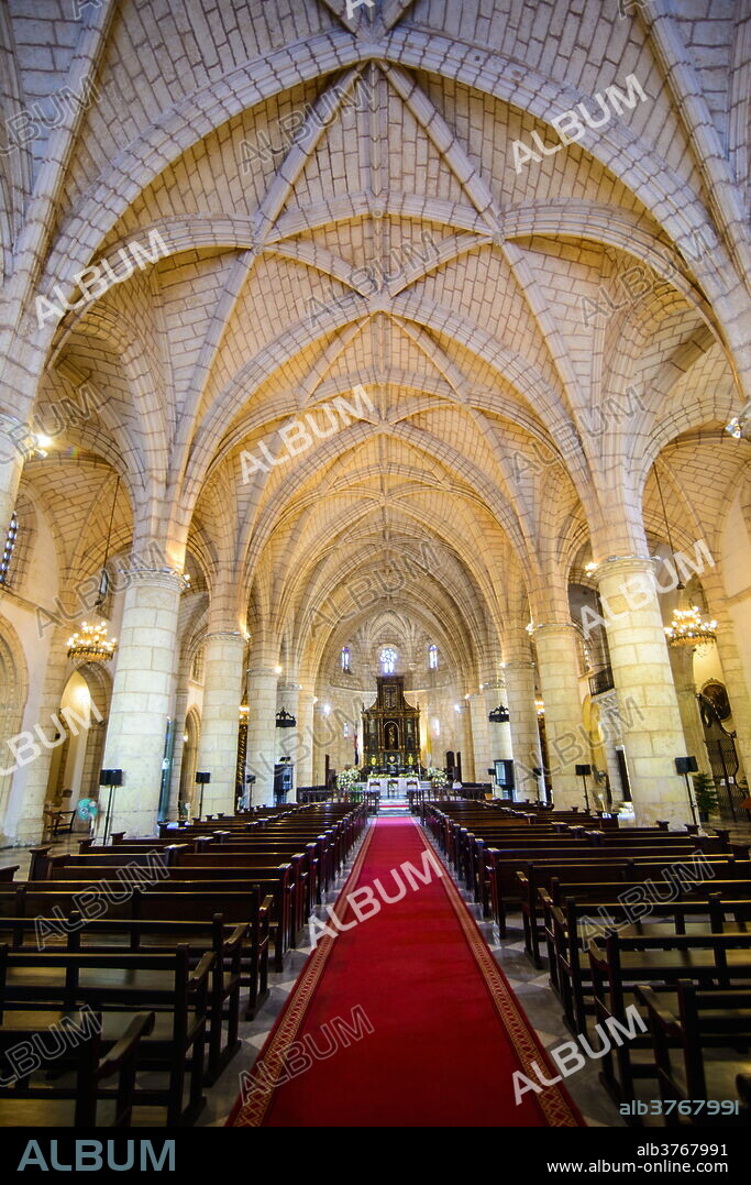 Interior of the Cathedral Primada de America, Old Town, UNESCO World Heritage Site, Santo Domingo, Dominican Republic, West Indies, Caribbean, Central America.