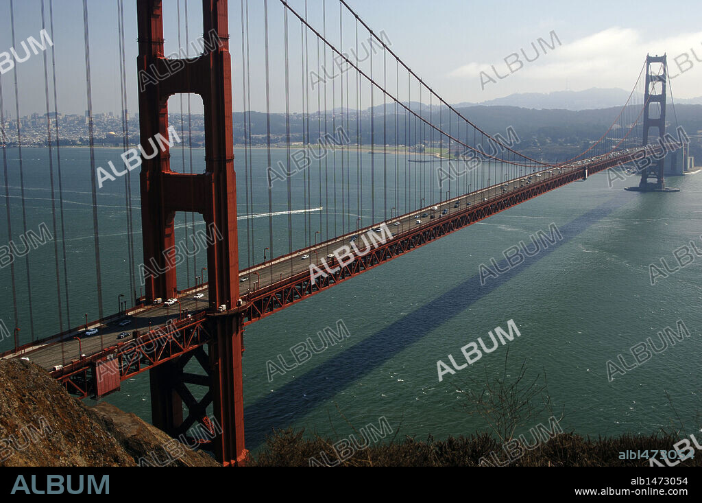 PUENTE GOLDEN GATE. Construído entre 1933 y 1937 por Joseph Strauss. SAN FRANCISCO. Estado de California. Estados Unidos.