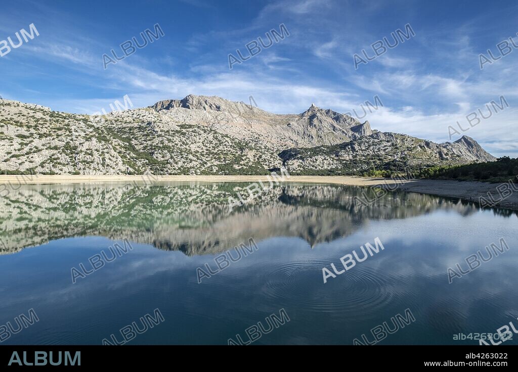 Puig Major reflejado en el embalse artificial de Cúber, Paraje natural de la Serra de Tramuntana, Mallorca, balearic islands, Spain.