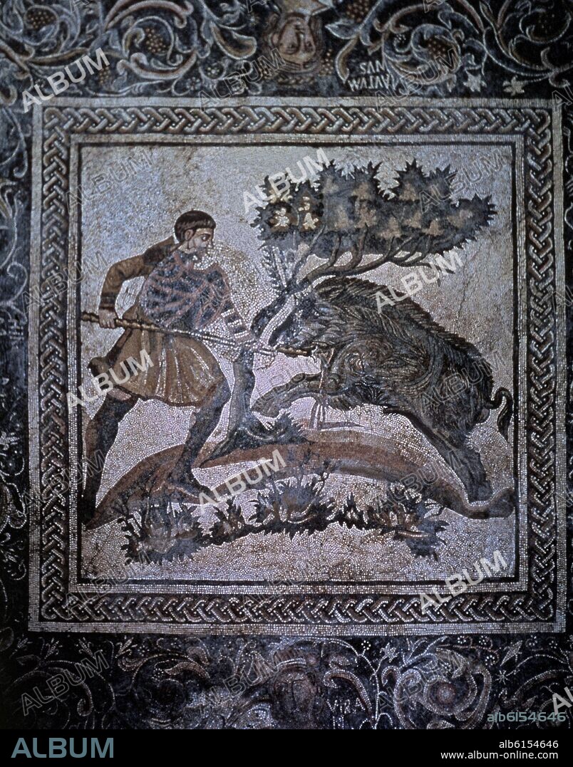 CAZA DEL JABALI O ADONIS EN LA LUCHA CON EL JABALI - MOSAICO ROMANO PROCEDENTE DE LA VILLA DE LAS TIENDAS A 18 KM DE MERIDA - SIGLO IV.