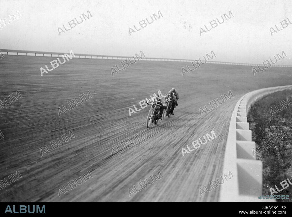 Motorbikes racing at Speedway Park, Maywood, Chicago, Illinois, USA, 1915. Speedway Park was a two-mile oval outdoor wooden board racing circuit which hosted motorcycle and car racing events between 1915 and around 1917, when the site was developed into a hospital for convalescing soldiers returning from WWI. Some events attracted crowds of 150,000.