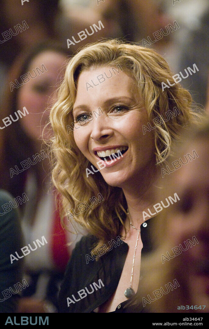 LISA KUDROW in P. S. I LOVE YOU, 2007, directed by RICHARD LAGRAVENESE. Copyright ALCON ENTERTAINMENT/GROSVENOR PARK PRODUCTIONS/WENDY FINERMA / CARUSO, PHILLIP.
