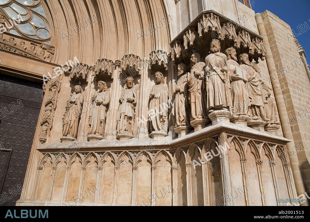 The Cathedral’s construction lasted from 1117 to 1331, and is a splendid example of the transition from Romanesque to Gothic. The west facade has a deep Gothic doorway flanked by two massive buttresses, with rich sculptural decoration and a large rose window with openwork tracery in the upper section. On the archivolt and buttresses, under Gothic canopies, stand statues of the Apostles and Prophets. In the central pier of the portal is a statue of the Virgin with the Child. On the lintel is Jesus Christ and a row of figures rising out of their tombs on the Judgment Day. The sculptures on the main portal are the work of Catalan sculptor Master Bartomeu (13th century).