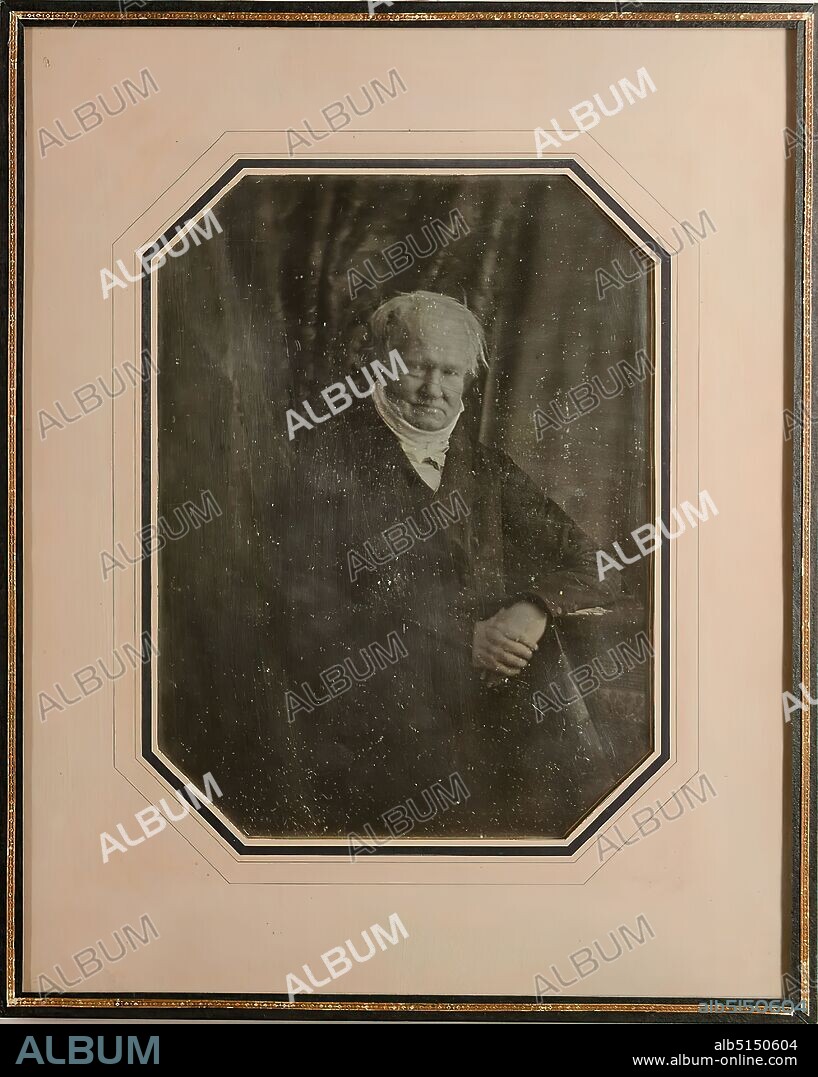 Hermann Biow, Alexander von Humboldt (1769-1859), donation Hermann Stachow, daguerreotype, picture size : height: 19.6 cm; width: 14.6 cm, inscribed: verso o.: in blue ink on label: Alexander, von Humboldt as well as: Alexander von Humboldt, born 1769 in Berlin, died there in 1859, (taken by Biow in 1847), numbered: verso top right: in black ink on label: D.S. 82, silver mark: top left on plate: Hermesstab, hallmark of fineness: top right on plate: 40 m, portrait photography, man, historical person, seated figure, half-figure portrait, Alexander von Humboldt.