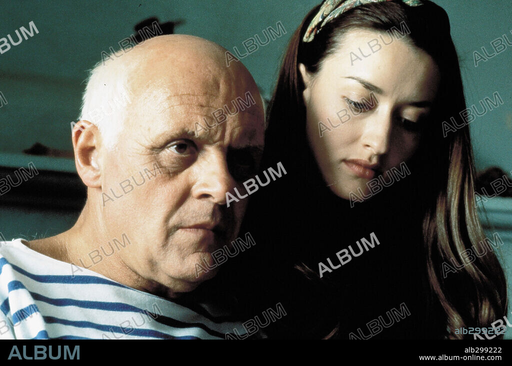 ANTHONY HOPKINS and NATASCHA McELHONE in SURVIVING PICASSO, 1996, directed by JAMES IVORY. Copyright WARNER BROTHERS.