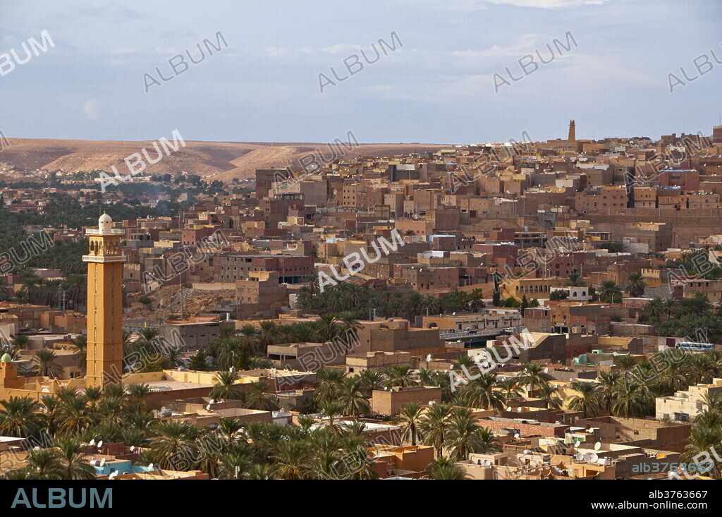 View over M'Zab from the Mozabit town of Beni Isguen, UNESCO World Heritage Site, M'Zab Valley, Algeria, North Africa, Africa.