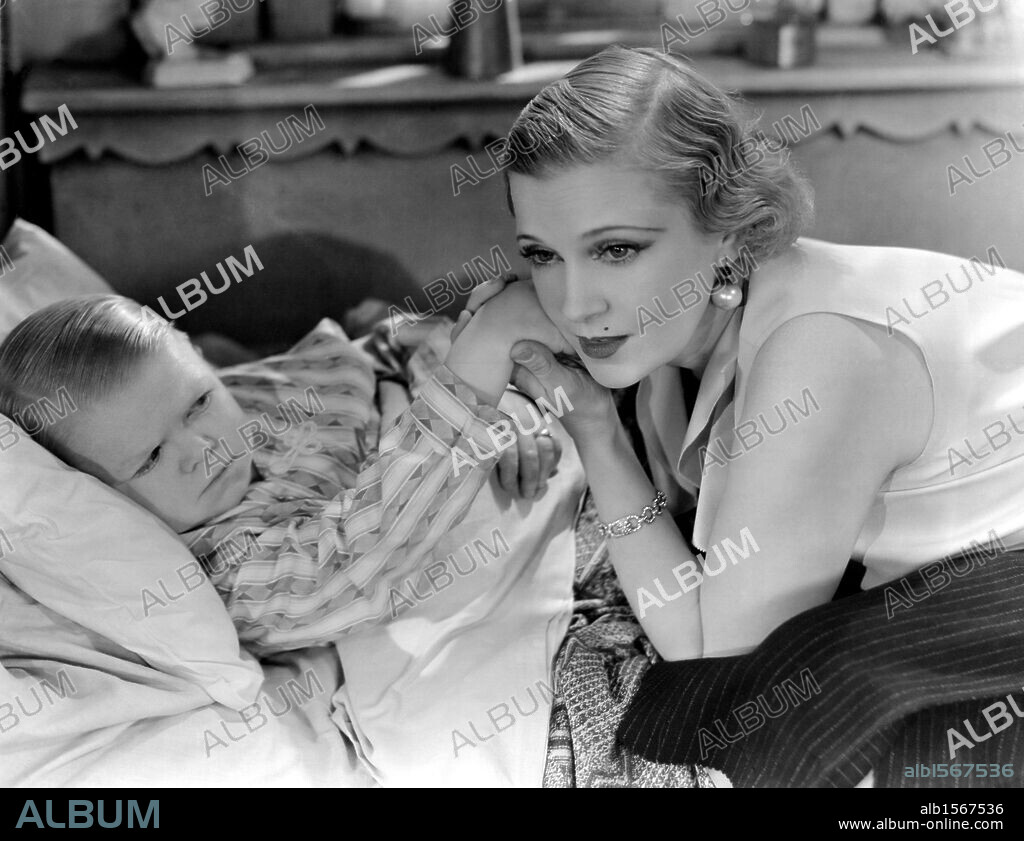 HARRY EARLES and OLGA BACLANOVA in FREAKS, 1932, directed by TOD BROWNING. Copyright METRO GOLDWYN MAYER.