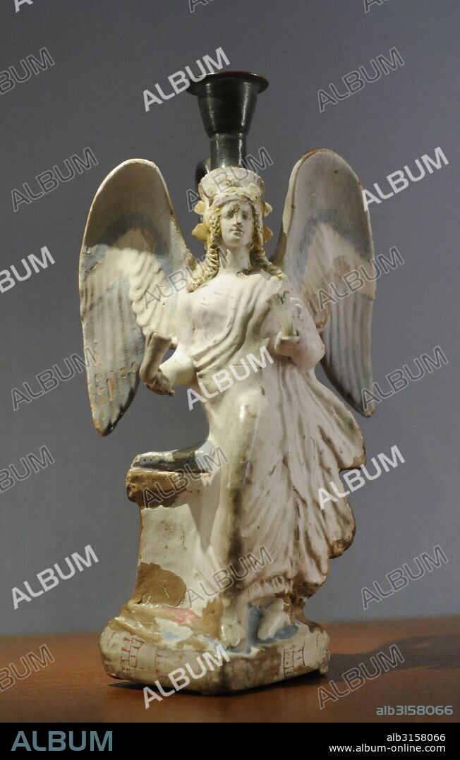 Arte griego. Figurilla de arcilla. Diosa con crótalos o platillos. Arcilla. Siglo IV a. C. Necropolis de Fanagonia, Península de Taman, Mar Negro.. Museo del Hermitage (The State Hermitage Museum). San Petersburgo. Rusia.