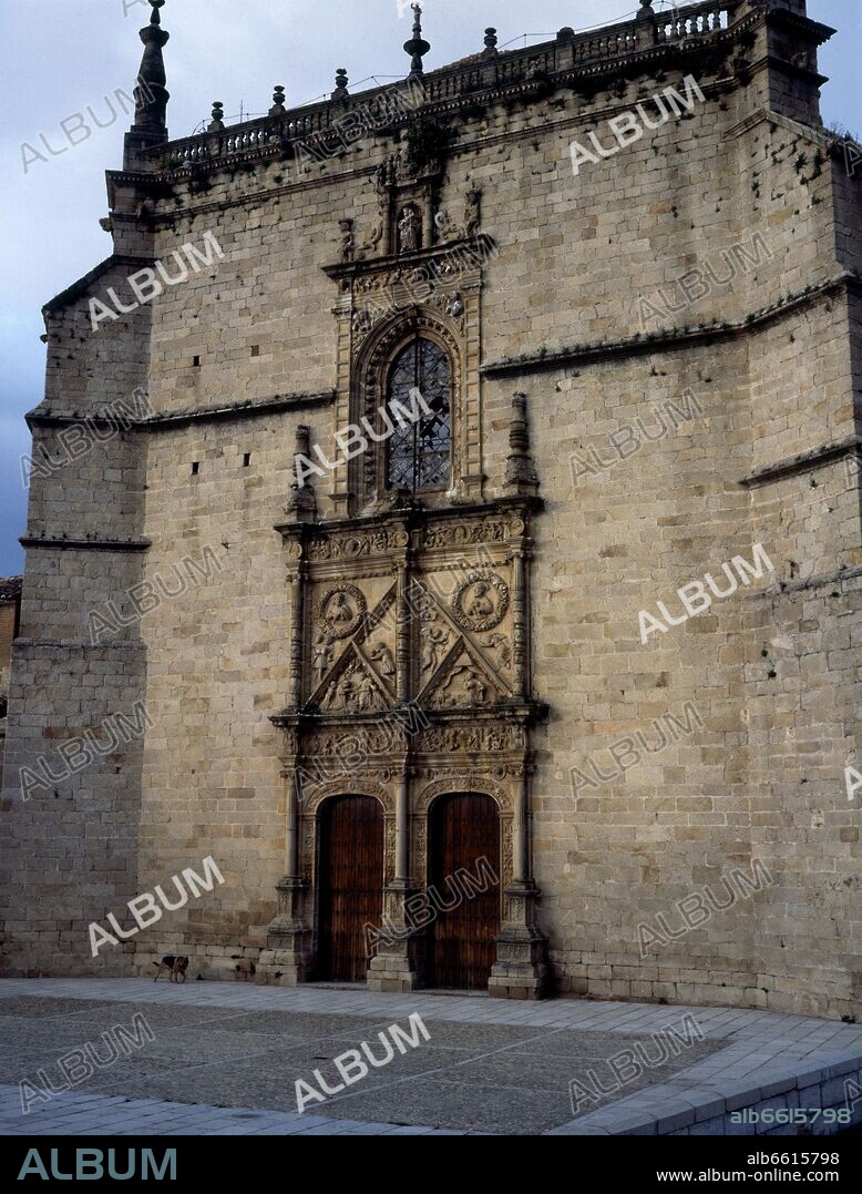 PEDRO DE IBARRA (1510-1570). PUERTA DEL PERDON EN LA FACHADA OCCIDENTAL DE LA CATEDRAL DE CORIA - SIGLO XVI - ESTILO PLATERESCO.