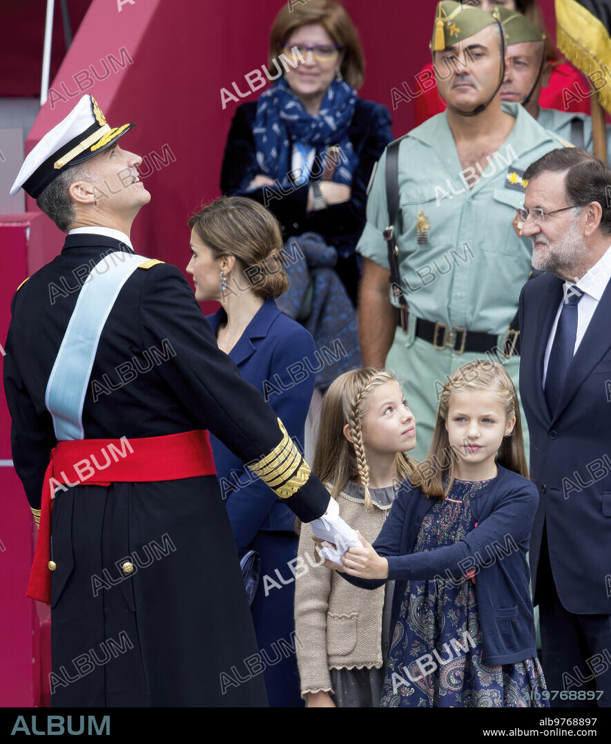Madrid, 10/12/2015. HRH Don Felipe VI and Doña Letizia, accompanied by Princess Leonor and Infanta Sofía, preside over the Military Parade on October 12, the National Holiday of Spain. Photo: Ignacio Gil ARCHDC.