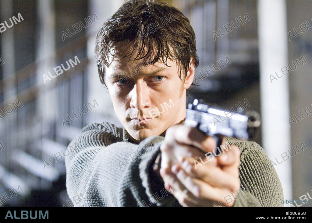 JAMES MCAVOY en WANTED-SE BUSCA, 2008 (WANTED), dirigida por TIMUR BEKMAMBETOV. Copyright KICKSTART PROD./ MARC PLATT PROD./SPYGLASS ENTERTAINMENT.