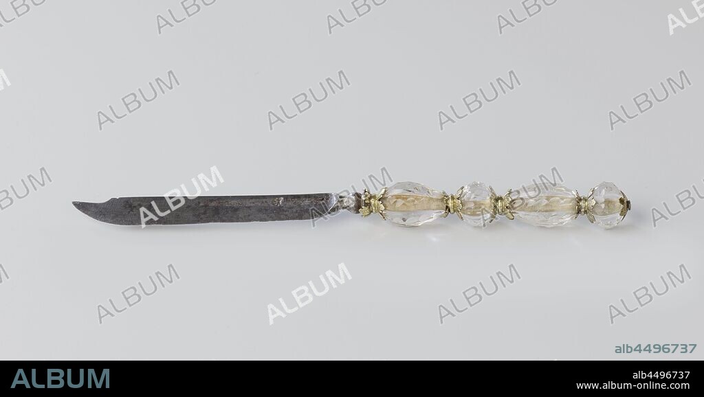 Knife of polished rock crystal with gold-plated silver, Knife of a cutlery set consisting of knife, fork and spoon, of polished rock crystal, mounted in sections on double, decorated gilt silver rosettes., anonymous, Freiburg, 1600 - 1650, silver (metal), h 20.0 cm.