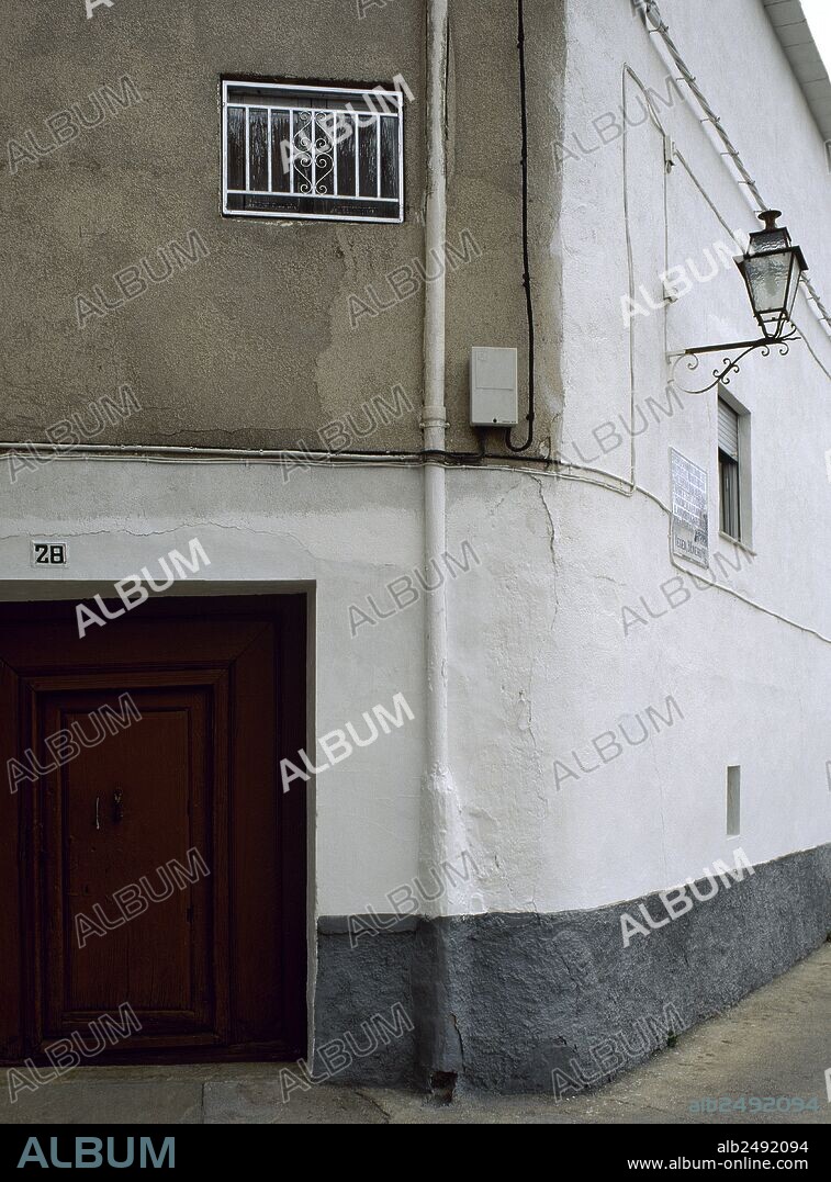 BRENAN, Gerald (Malta,1894-Alhaurín el Grande,1987). Escritor e hispanista británico. Vista exterior de la CASA donde vivió el escritor, llamada "CASA DEL INGLES". YEGEN. Comarca de Las Alpujarras. Provincia de Granada. Andalucía. España.