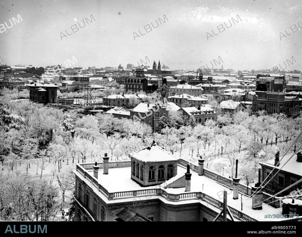 1926. Vista de la castellana Nevada desde el edificio de Abc.
