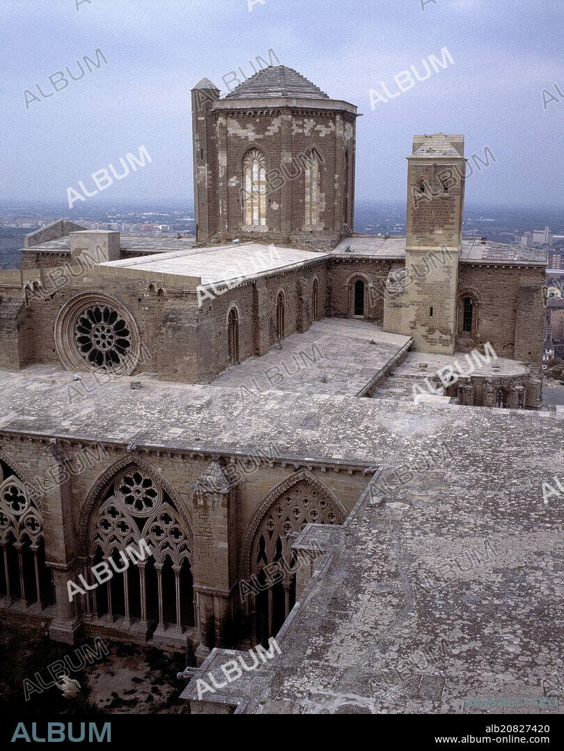 PLANTA CRUCIFORME,CIMBORRIO Y CLAUSTRO-S XIII-ARQUITECTURA GOTICA - FOTO AÑOS 70.