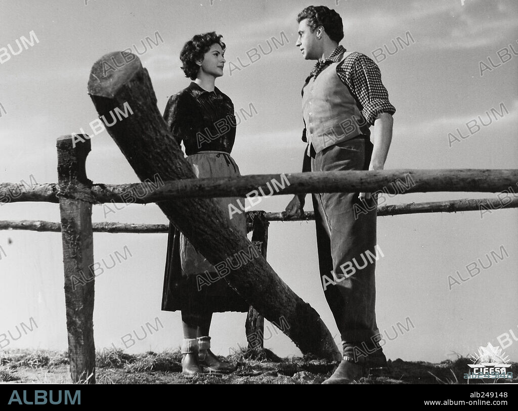 ALBERTO RUSCHEL y MARISA PRADO en ORGULLO, 1955, dirigida por MANUEL MUR OTI. Copyright CELTA FILMS.