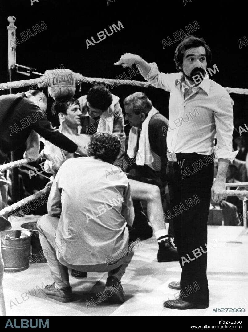 JOE PESCI, MARTIN SCORSESE and ROBERT DE NIRO in RAGING BULL, 1980, directed by MARTIN SCORSESE. Copyright UNITED ARTISTS.