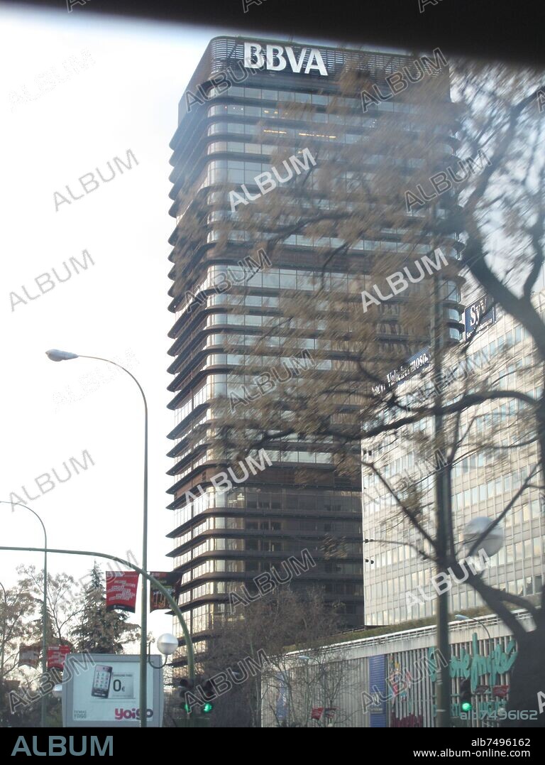 FRANCISCO JAVIER SÁENZ DE OIZA. BANCO BILBAO VIZCAYA ARGENTARIA EDIFICIO CONTRUIDO ENTRE 1971 Y 1978.
