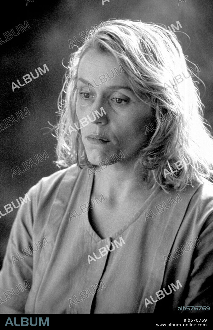FRANCES McDORMAND en EL HOMBRE QUE NUNCA ESTUVO ALLÍ, 2001 (THE MAN WHO WASN'T THERE), dirigida por ETHAN COEN y JOEL COEN. Copyright GOOD MACHINE.
