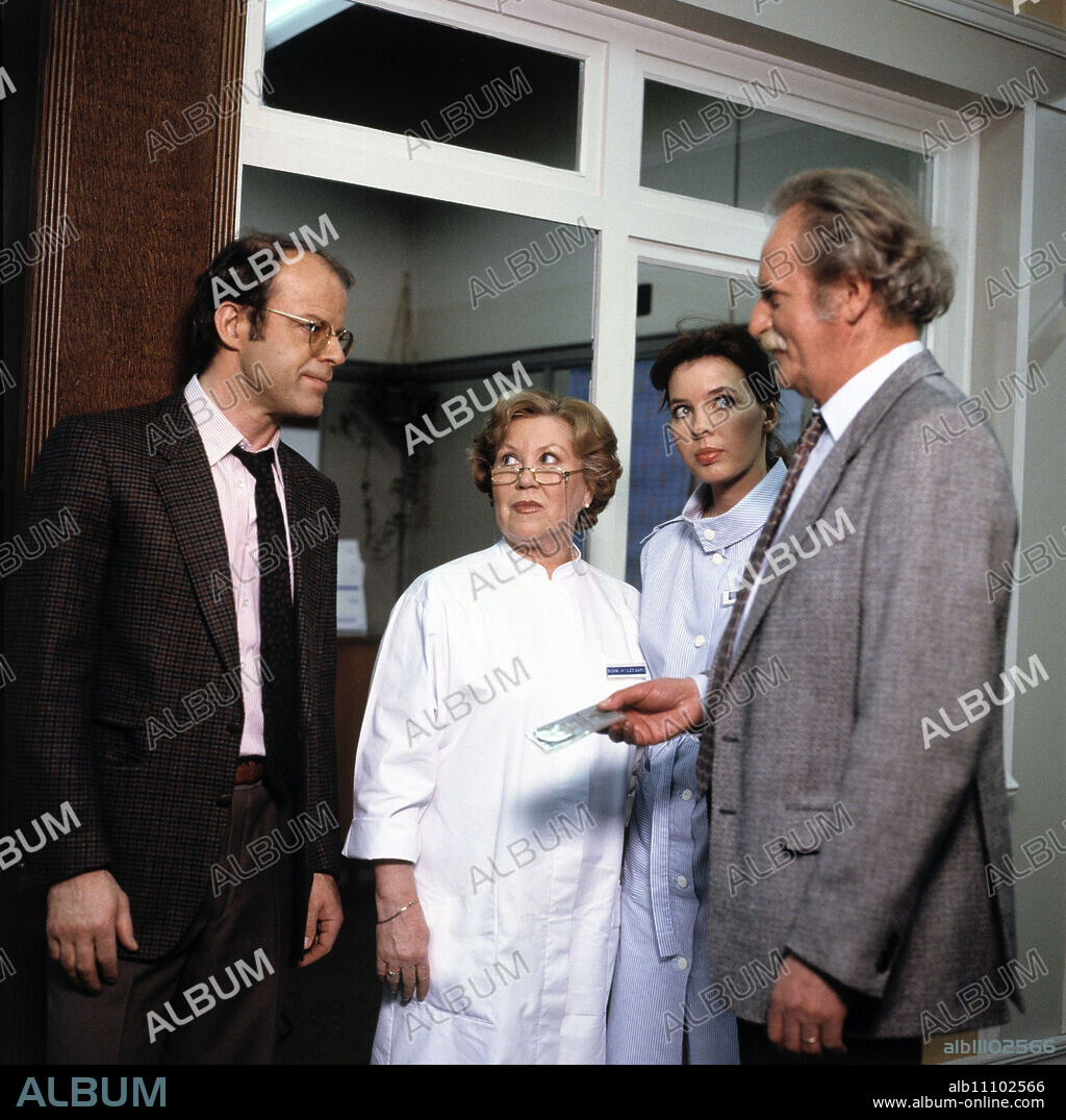 THE BLACK FOREST CLINIC / Doctor under suspicion Germany 1988 / Hans-Jürgen Tögel KNUT HINZ, EVA MARIA BAUER, GABY FISCHER and FRITZ BACHSCHMIDT in the episode: 'Doctor under suspicion', 1988. EM / Headline: THE BLACK FOREST CLINIC / Germany 1988.