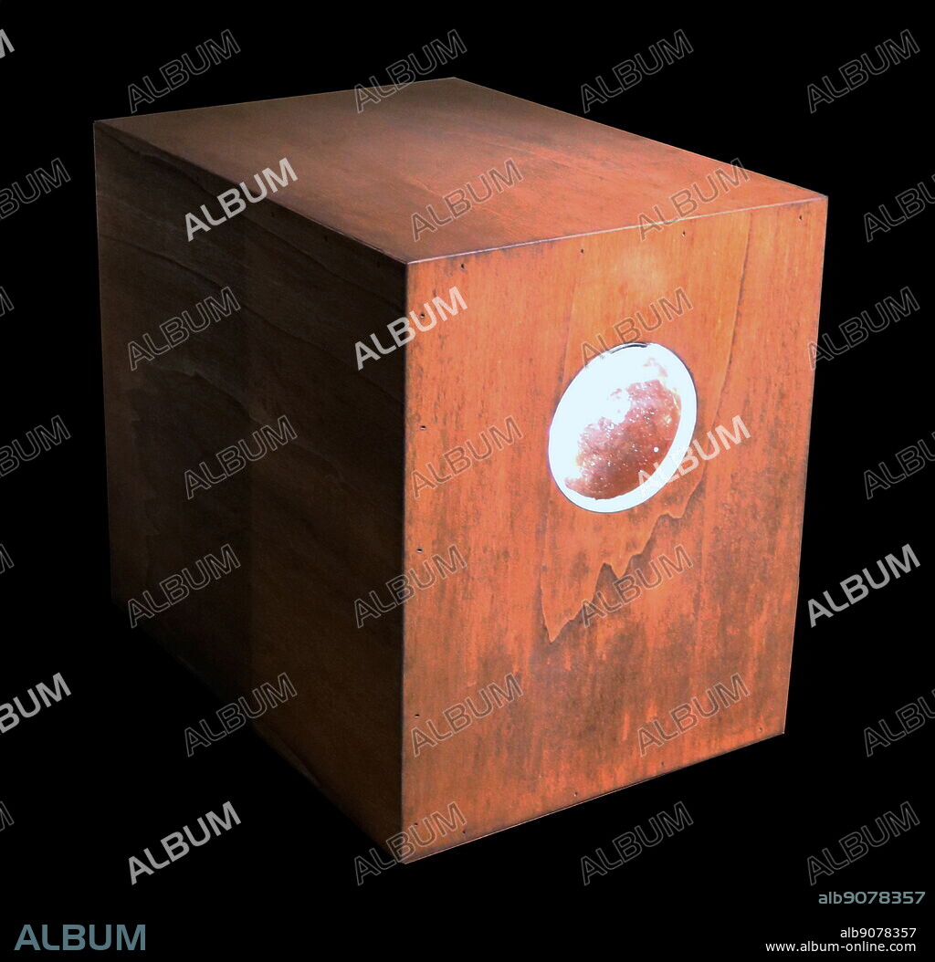 Leonardo da Vinci's Camera Obscura (projector). Re-construction from a drawing in the Codex Atlanticus, Italian polymath Leonardo da Vinci (1452-1519), familiar with the work of Alhazen in Latin translation and after an extensive study of optics and human vision, wrote the oldest known clear description of the camera obscura in mirror writing in a notebook in 1502.