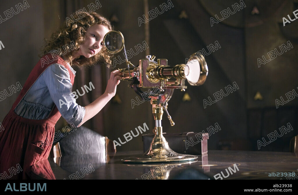 DAKOTA BLUE RICHARDS in THE GOLDEN COMPASS, 2007, directed by CHRIS WEITZ. Copyright NEW LINE CINEMA/SCHOLASTIC PRODUCTIONS/DEPTH OF FIELD/INGENI.