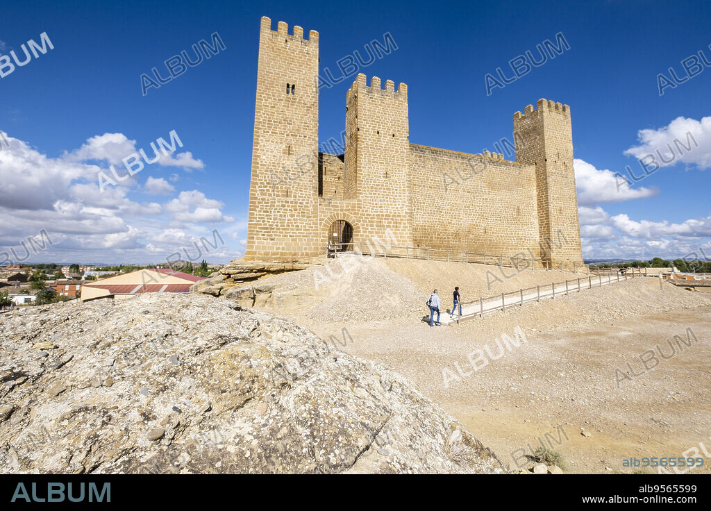 Sadaba Castle, 12th to 13th century, Sadaba, Cinco Villas, Aragon, Spain.
