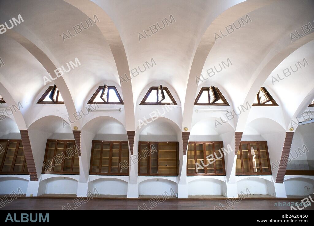 ANTONI GAUDÍ. FINCA GÜELL. INTERIOR PABELLONES.
