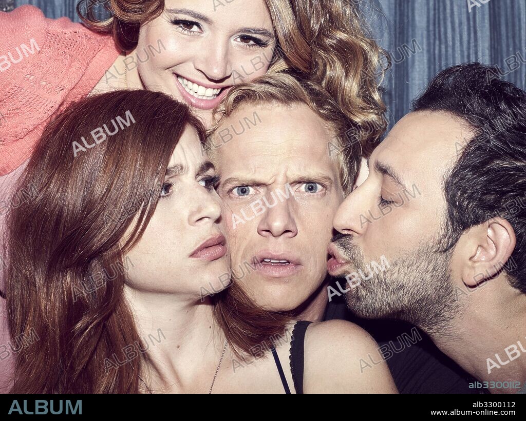 AYA CASH, CHRIS GEERE, DESMIN BORGES y KETHER DONOHUE en ERES LO PEOR, 2014 (YOU'RE THE WORST), dirigida por JORDAN VOGT-ROBERTS. Copyright FX PRODUCTIONS.