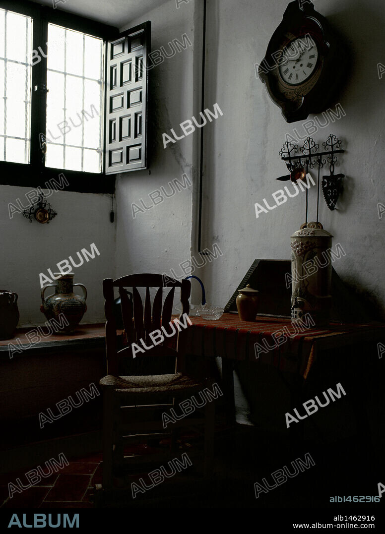 FALLA, Manuel de (Cádiz, 1876-Alta Gracia, 1946). "LA ANTEQUERUELA". Casa-museo donde vivió el compositor. Vista de la SALA DE ESTAR. Granada. Andalucia. España.