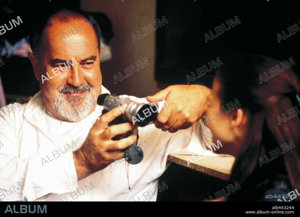 BIGAS LUNA y LEONOR WATLING en SON DE MAR, 2001, dirigida por BIGAS LUNA. Copyright LOLAFILMS / SUAREZ, ANTONIO.