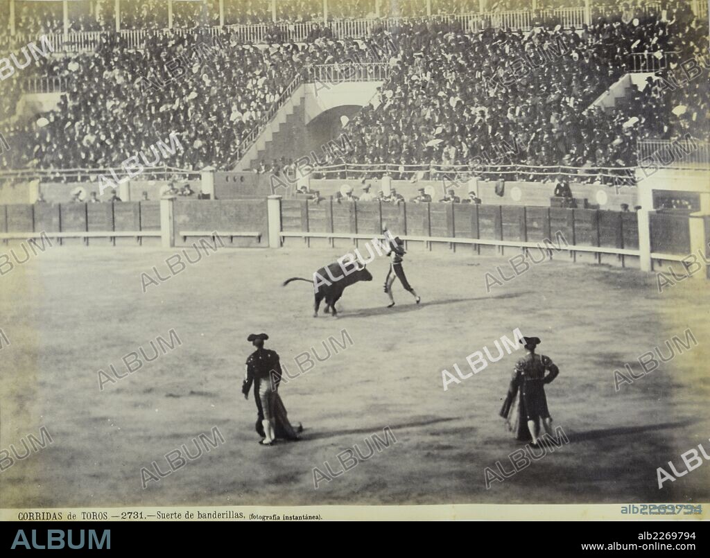 Madrid. Corrida de toros. Las banderillas.