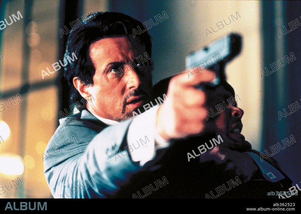 SYLVESTER STALLONE in GET CARTER, 2000, directed by STEPHEN T. KAY. Copyright MORGAN CREEK / LEDERER, JOE.