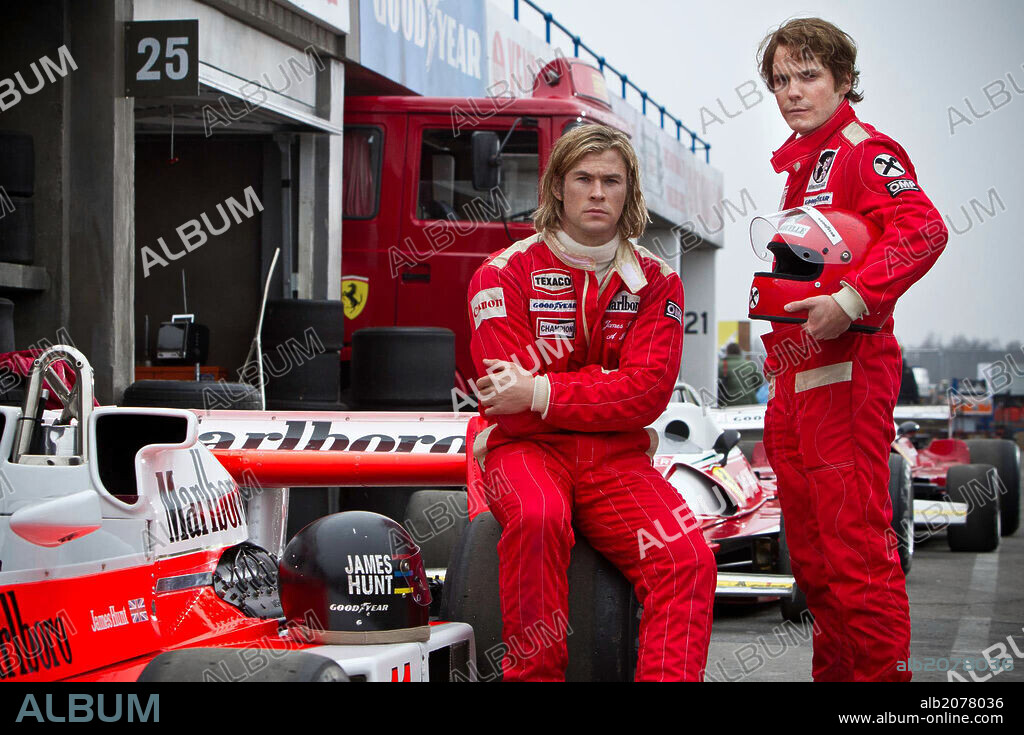 CHRIS HEMSWORTH and DANIEL BRUHL in RUSH, 2013, directed by RON HOWARD. Copyright CROSS CREEK PICTURES.