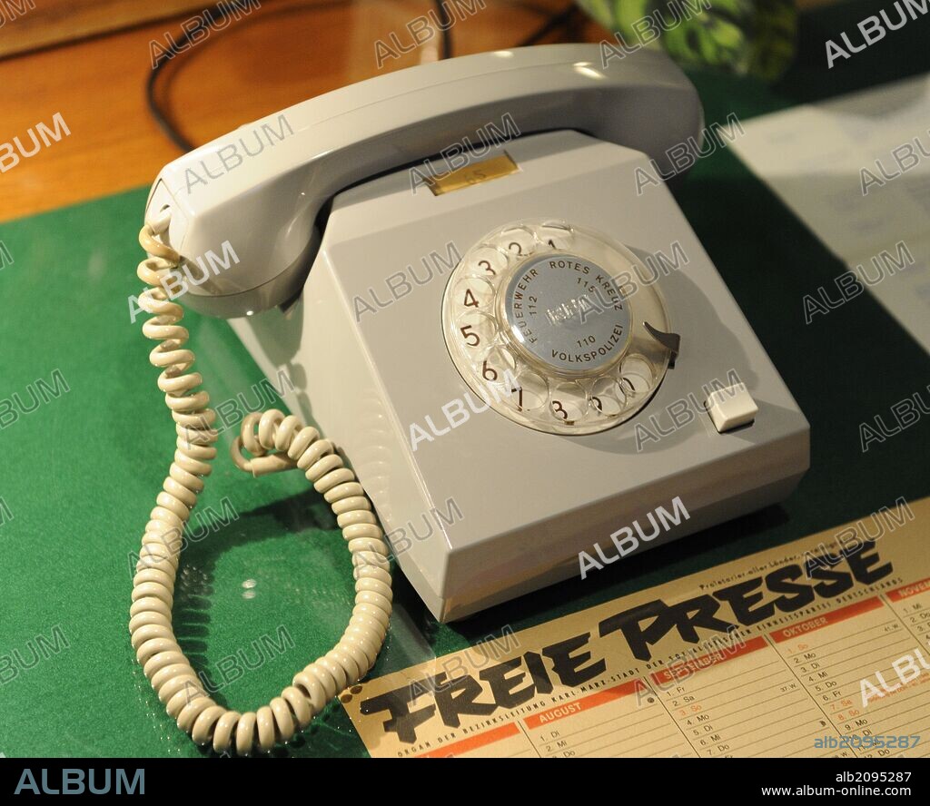 HISTORIA REPUBLICA DEMOCRATICA ALEMANA (RDA). Teléfono utlizado por los funcionarios. DDR MUSEUM. Berlín. Alemania. Europa.