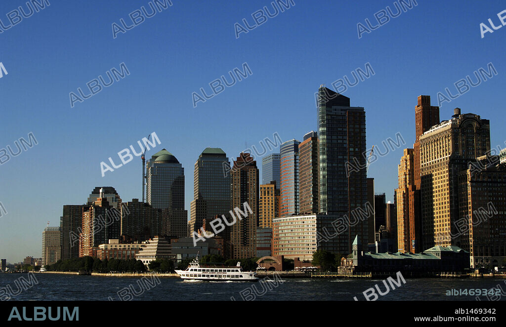 ESTADOS UNIDOS. NUEVA YORK. Vista de los rascacielos del DISTRITO FINANCIERO desde Jersey (estado de Nueva Jersey) .
